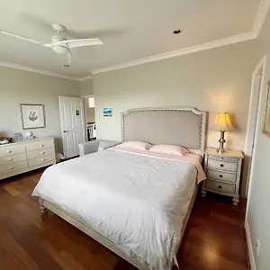 Homestay Lucky Room, A Comfortable Bedroom With Private Bathroom Close To Yvr